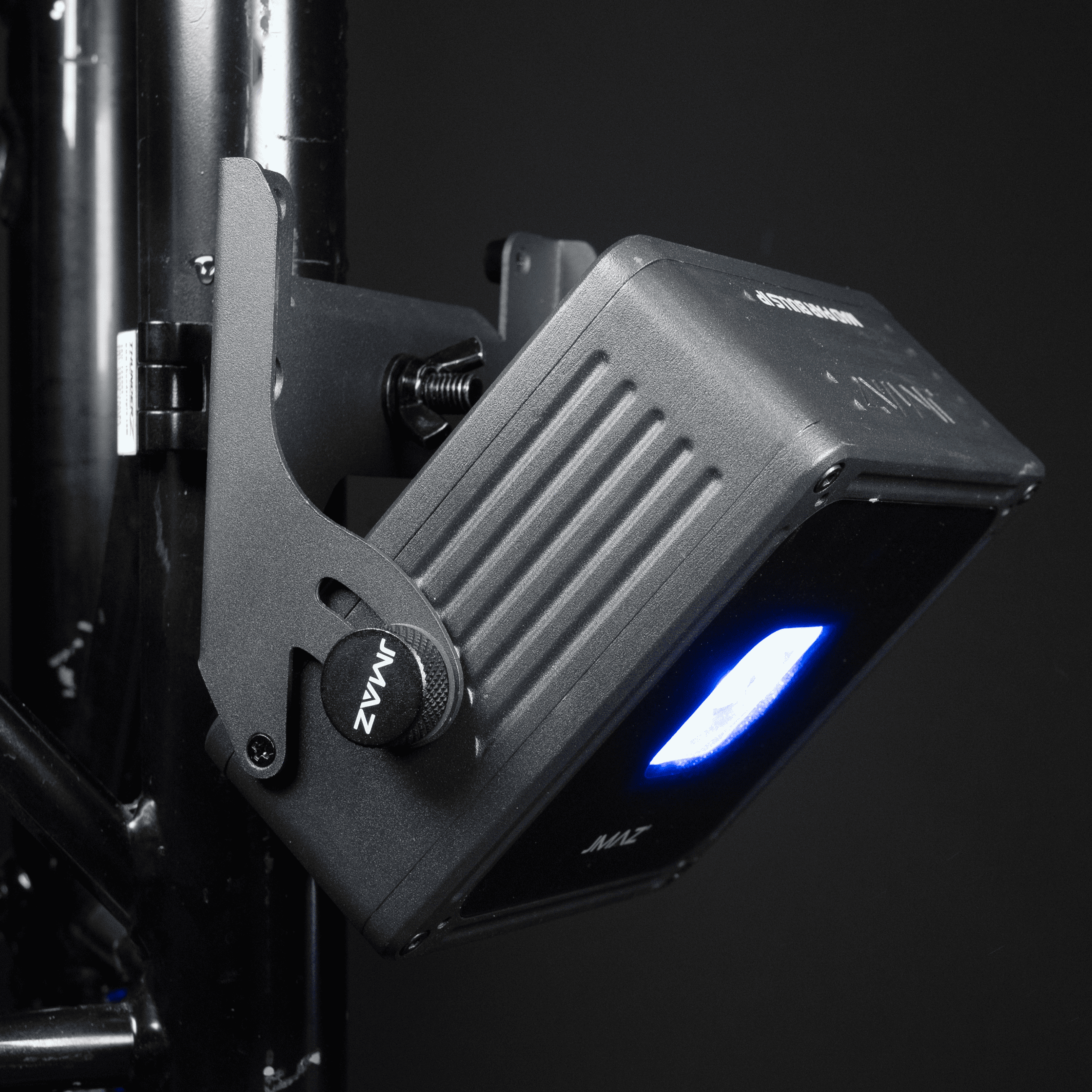 MAD PAR BULLS IP_Clamp-2